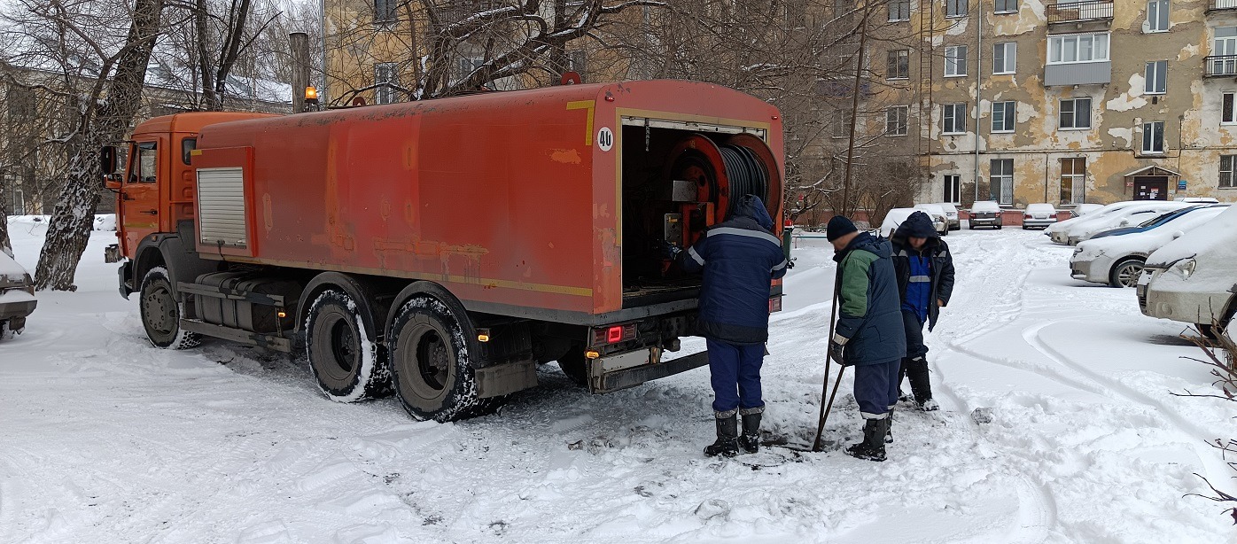 Прочистка канализации от засоров гидропромывочной машиной и специальным оборудованием в Железногорске