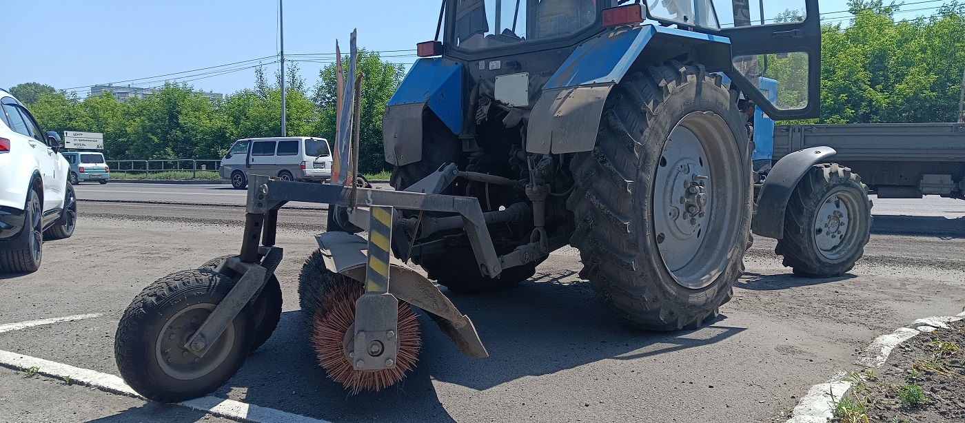 Услуги трактора с щеткой МТЗ в Курской области