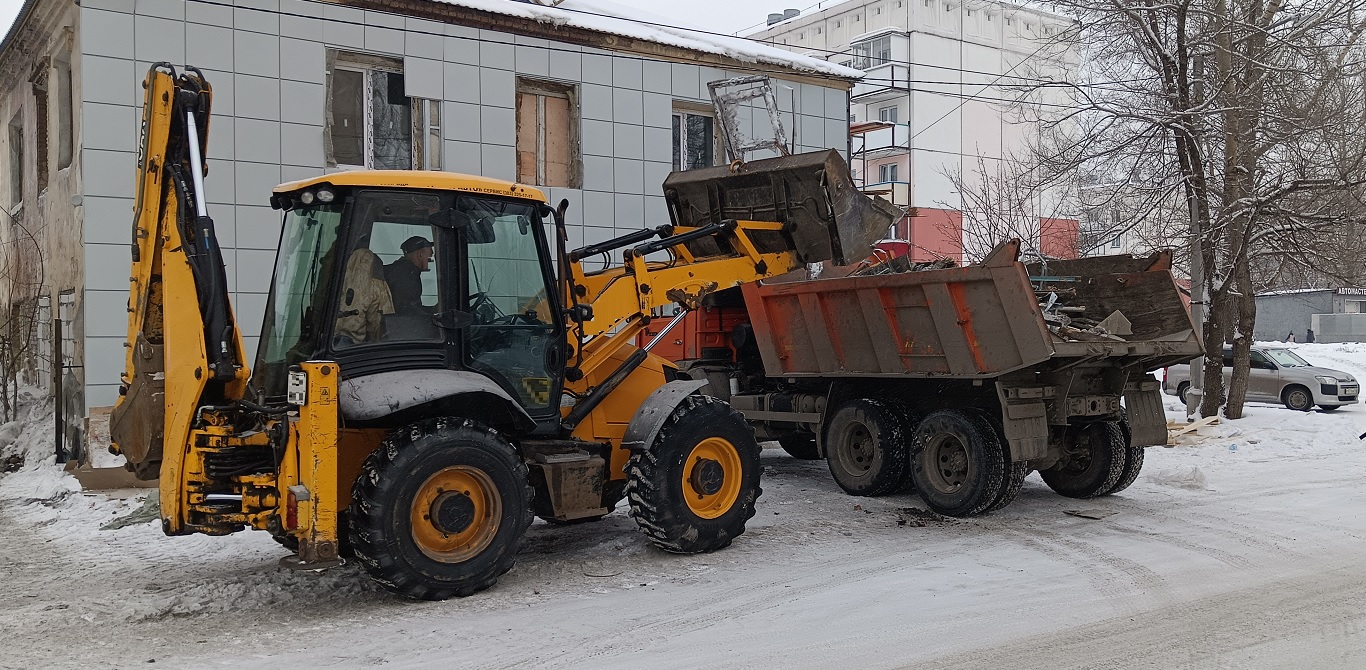 Уборка и вывоз строительного мусора, ТБО с помощью экскаватора и самосвала в Курчатове
